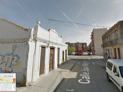 Calle de Juan Mercader, en el barrio de El Cabanyal de Valencia, donde se ha hallado la plantación.