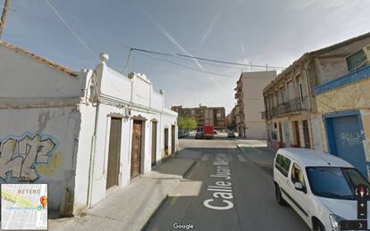 Calle de Juan Mercader, en el barrio de El Cabanyal de Valencia, donde se ha hallado la plantación.
