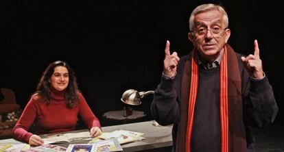 Antonio Rodríguez Almodóvar, acompañado por su hija Sara Rodríguez.