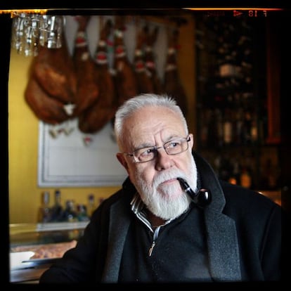 Gonzalo Su&aacute;rez, en La Taberna de Cascajares, uno de sus lugares favoritos para el aperitivo.