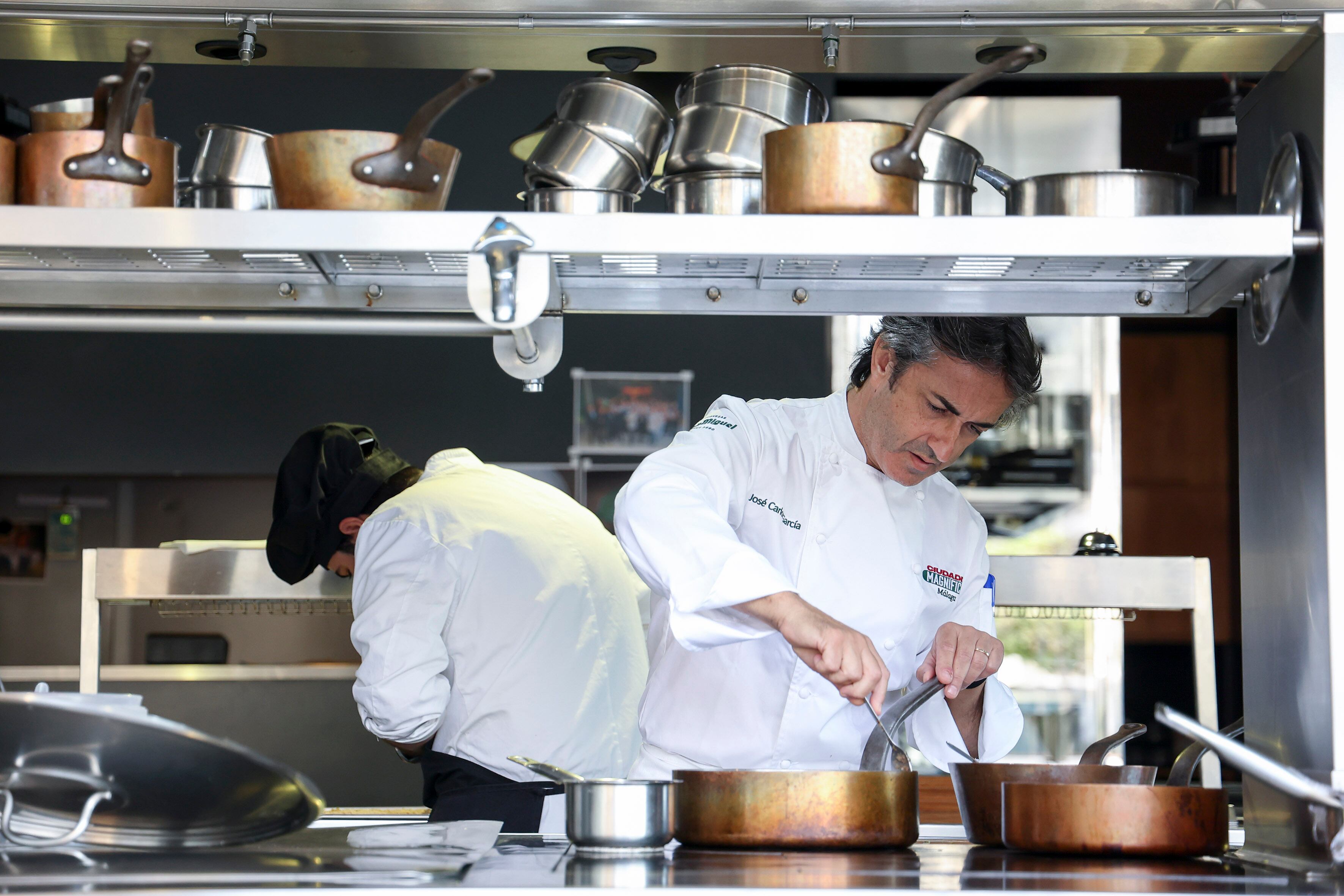 El chef José Carlos García a los fogones.