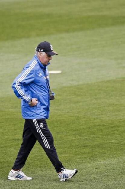 Ancelotti, durante el entrenamiento de hoy en Valdebeba