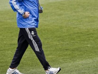 Ancelotti, durante el entrenamiento de hoy en Valdebeba