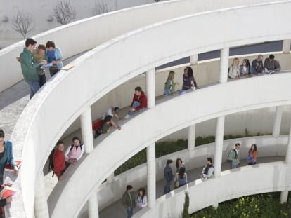 El plan Bolonia auguraba una universidad de mayor calidad, pero la crisis ha frenado las expectativas