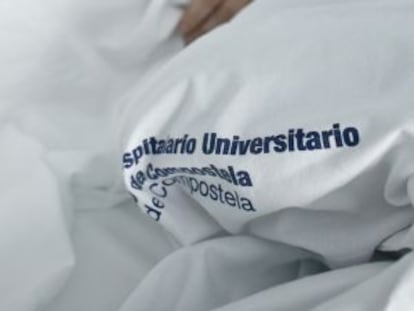 Mar&iacute;a Luisa Fern&aacute;ndez, en su cama del hospital de Santiago.