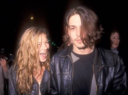 Kate Moss y Johnny Depp estuvieron casi cuatro años juntos. Fueron la locura de los fotógrafos y a ellos les gustaba. Nunca se ocultaron.