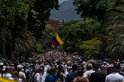 Miles de seguidores comenzaron a llenar las calles aledañas a la zona donde se realizó la concentración. 