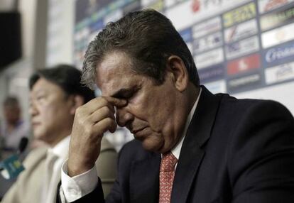 Jorge Luis Pinto, durante la rueda de prensa en la que anuncio su marcha como seleccionador de Costa Rica  