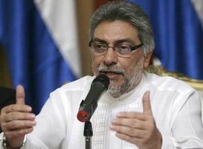 El presidente de Paraguay, Fernando Lugo, ofrece disculpas por el escándalo de paternidad que le acosa
