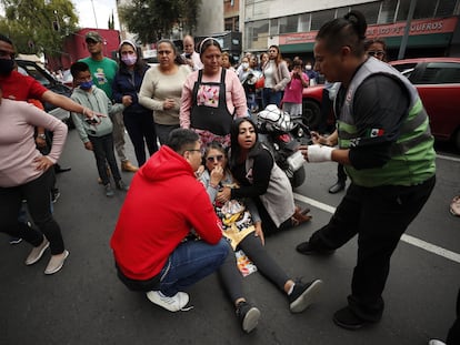 A group of people in Mexico City after the earthquake.