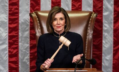 Nancy Pelosi, durante a sessão do 'impeachment' de Donald Trump.