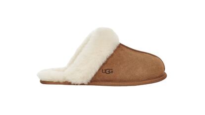 Zapatillas de casa UGG que combinan un diseño exclusivo con un tejido cálido, ideales para el invierno (color camel).