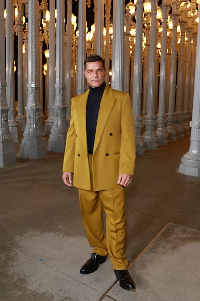 Ricky Martin vistió uno de los trajes de silueta 'oversized' de Gucci.