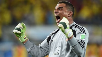 Mondrag&oacute;n celebra el cuarto gol de Colombia. 