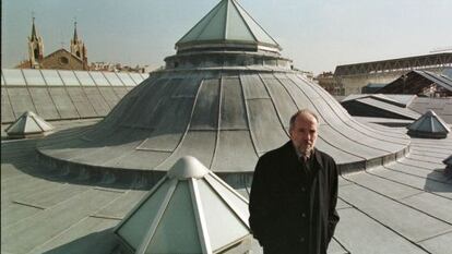 Jos&eacute; Antonio Fern&aacute;ndez Ord&oacute;&ntilde;ez, en el tejado del Museo del Prado en 1998. 