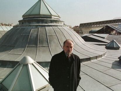 Jos&eacute; Antonio Fern&aacute;ndez Ord&oacute;&ntilde;ez, en el tejado del Museo del Prado en 1998. 