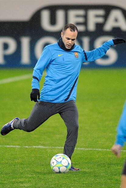 Iniesta durante el entrenamiento de ayer en Colonia.