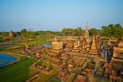 Vista aérea del Parque Histórico de Sukhothai.