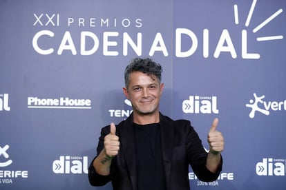 Alejandro Sanz, ayer en Santa Cruz de Tenerife a su llegada a la gala de la Cadena Dial.