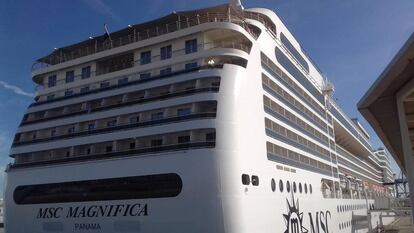 El &#039;MSC Magn&iacute;fica&#039; ha realizado hoy su primera escala en el puerto de Valencia.