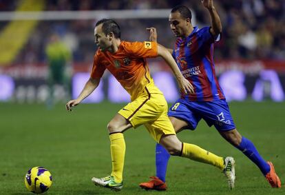 Iniesta intenta marcharse de Iborra.