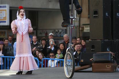 Una niña disfruta de uno de los espectáculos en la plaza de Soledad Torres Acosta, el 14 de mayo de 2009.