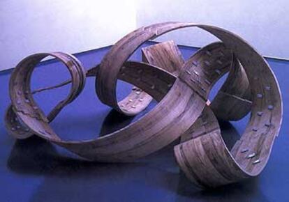 &#39;UW84DC Nº 15&#39; (2001), de Richard Deacon.