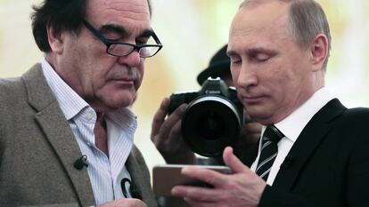 Oliver Stone y Vladimir Putin, en 'Entrevistas a Putin'.