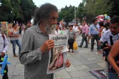 Toledo durante una protesta por el asesinato del periodista mexicano Javier Valdez el 15 de mayo de 2017. "¿Qué país nos heredaron?", se preguntó aquel día. "Es preocupante. No tengo palabras, me parece muy triste", agregó.