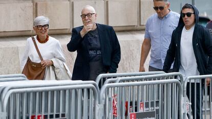Josep Maria Mainat llega al tribunal acompañado por su hijo Pol Mainat.
