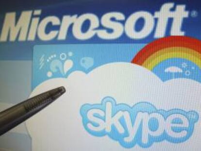 Skype, que fue adquirido por Microsoft el 13 de octubre de 2011 por 8.500 millones de dólares, había visto durante los últimos años cómo perdía terreno ante su mayor rival, Google Hangout que, entre otras cosas, sí ofrecía de forma gratuita las videoconferencias en grupo y la opción de compartir pantalla. EFE/Archivo