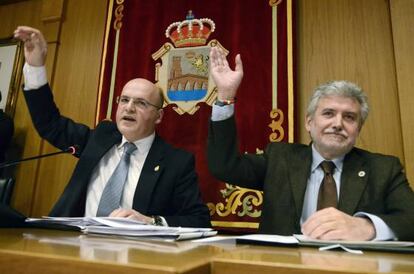 El presidente de la Diputaci&oacute;n, Jos&eacute; Manuel Baltar Blanco ( izquierda) y su vicepresidente 
