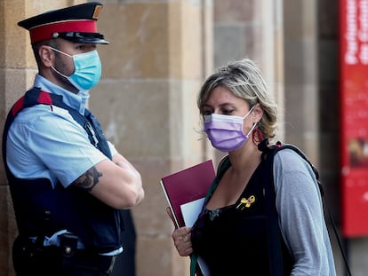 La consejera de Salud, Alba Vergés, llega al Parlament antes de una sesión de control al Govern.