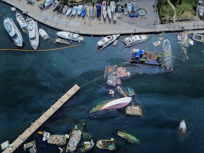 Contaminación marina por derrame de combustible, el 13 de enero de 2024, en el club de yates de Playa Manzanillo, en Acapulco (México).