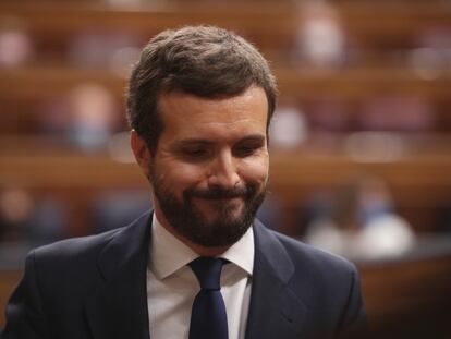 El líder del PP, Pablo Casado, tras una de sus intervenciones en la moción de censura, en el Congreso de los Diputados.