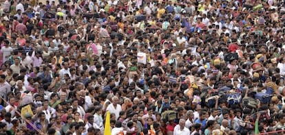 Multidão participa de festival hindu em julho, em Rajahmundry.