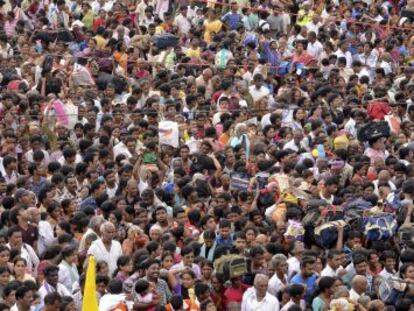 Multidão participa de festival hindu em julho, em Rajahmundry.