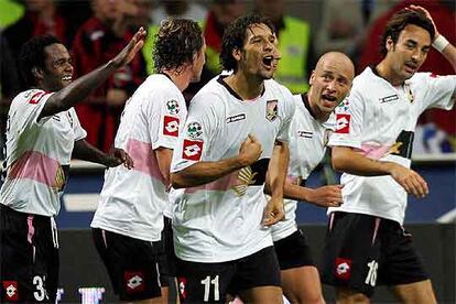 Amauri, en primer plano, celebra su gol ante el Milan el pasado domingo.