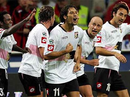 Amauri, en primer plano, celebra su gol ante el Milan el pasado domingo.