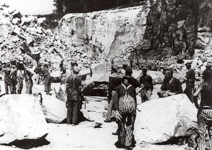 Spanish prisoners working in the Mauthausen concentration camp, in an undated image.