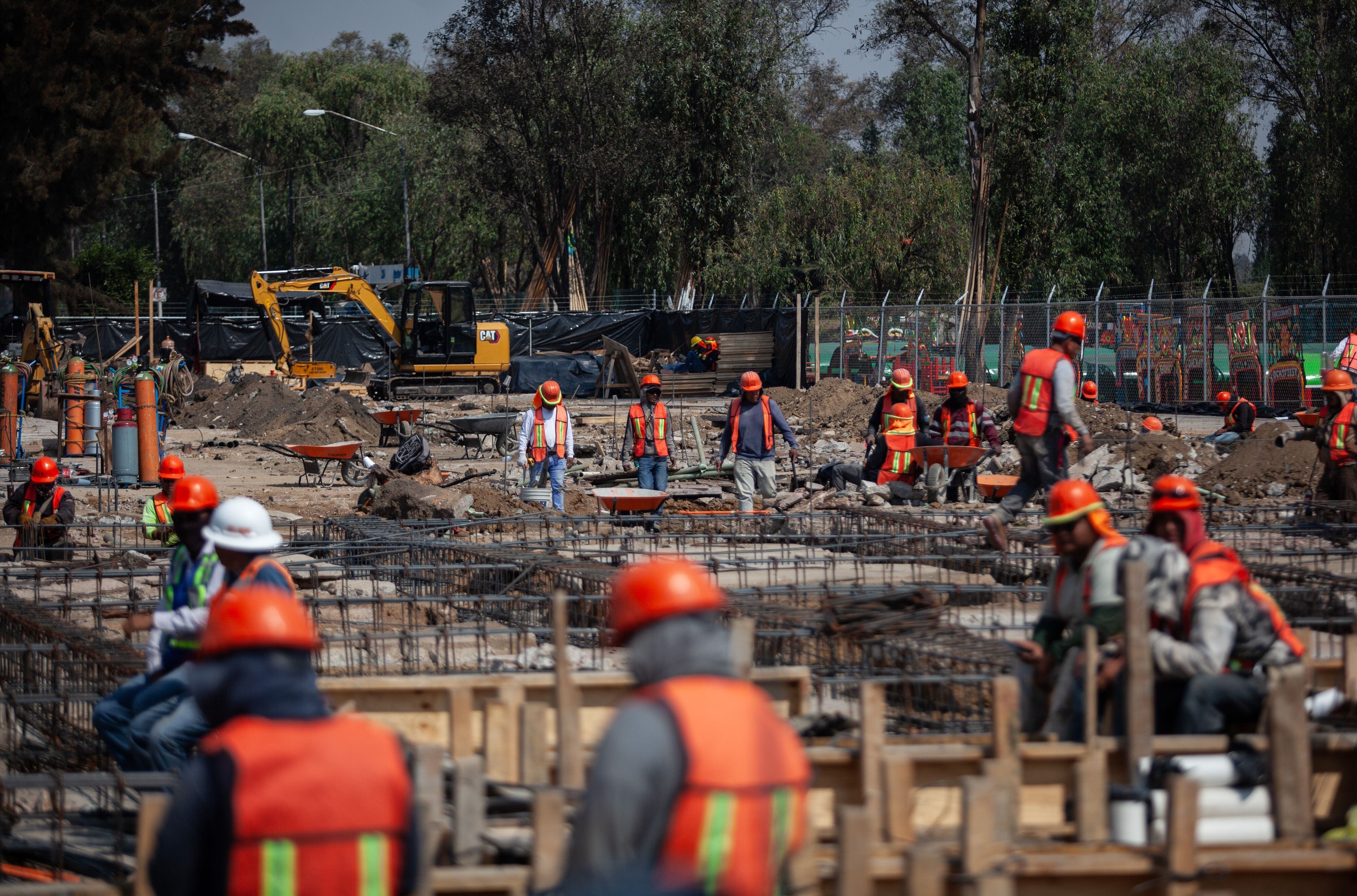 De cambio histórico a reforma descafeinada: los tres largos años de negociación para reducir la jornada laboral