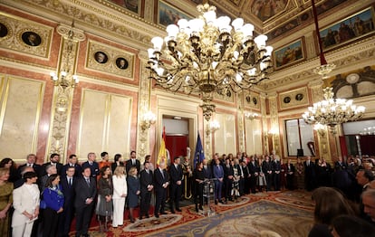 Invitados a los actos del Día de la Constitución escuchan en el Salón de los Pasos Perdidos del Congreso el discurso de su presidenta, Francina Armengol.