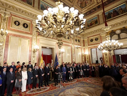 Invitados a los actos del Día de la Constitución escuchan en el Salón de los Pasos Perdidos del Congreso el discurso de su presidenta, Francina Armengol.