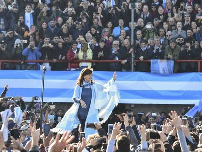 Cristina Fernández de Kirchner em comício em Buenos Aires.