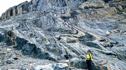 The co-author of the research, Athena Eyster, standing next to the Isua Greenstone Belt in Greenland.