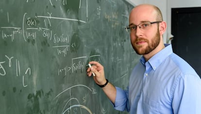 David Gómez Castro, uno de los seis matemáticos españoles menores de 30 años galardonados con el Premio de Investigación Matemática Vicent Caselles, que otorgan la Fundación BBVA y la Real Sociedad Matemática Española.