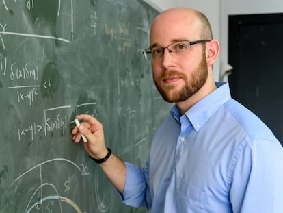 David Gómez Castro, uno de los seis matemáticos españoles menores de 30 años galardonados con el Premio de Investigación Matemática Vicent Caselles, que otorgan la Fundación BBVA y la Real Sociedad Matemática Española.