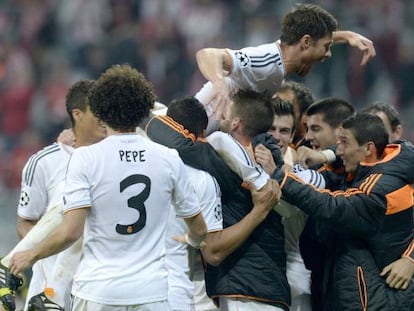 Los jugadores del Madrid celebran el 0-4