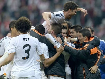 Los jugadores del Madrid celebran el 0-4