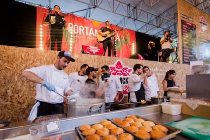 En PortAmérica grupos y cocineros comparten protagonismo